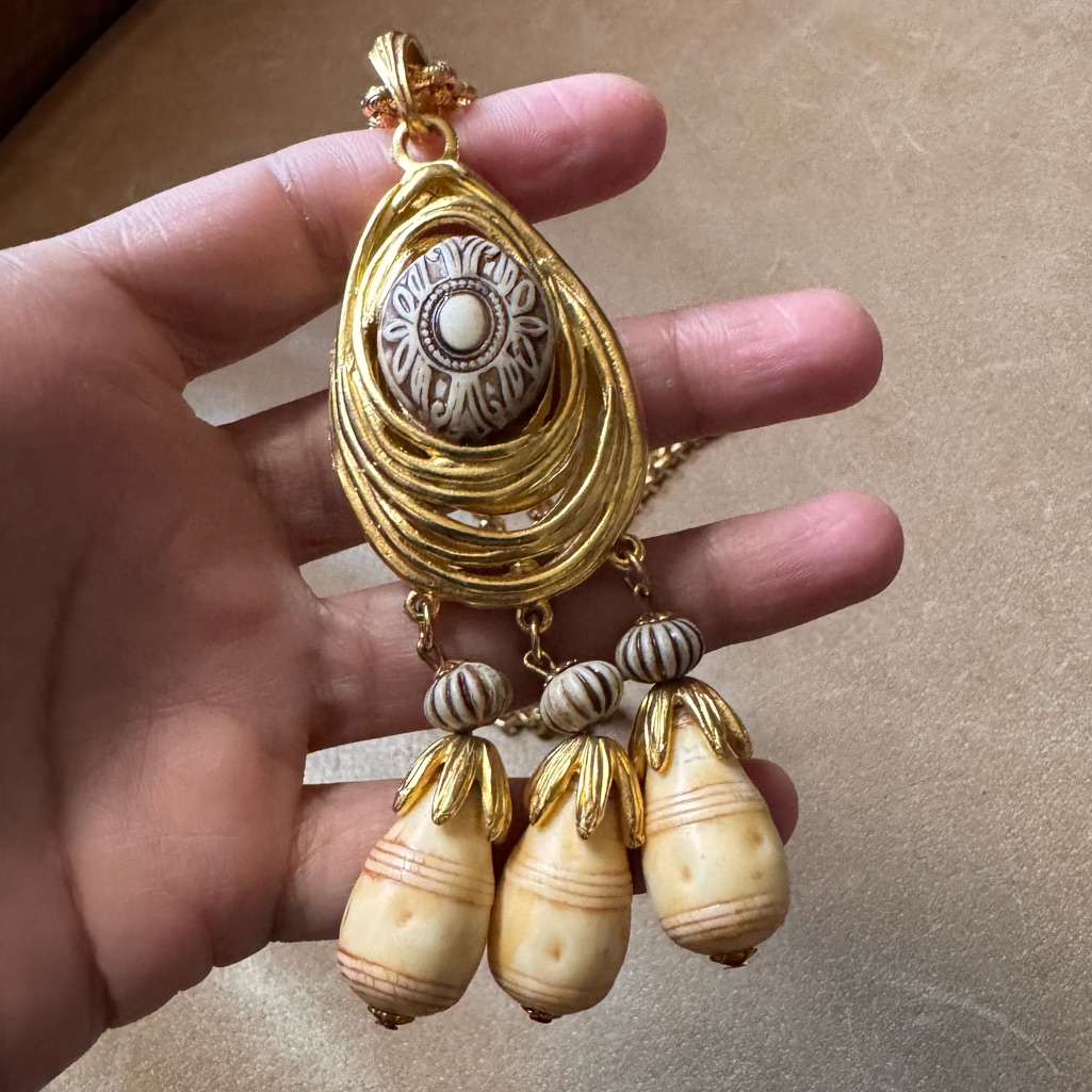 Vintage Pendant Necklace W Off White Carved Beads Floral Art Deco Gem Craft